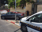  بالصور: حادث طرق ذاتي بعد سرقة مركبة بداخلها طفل وسط مدينة يافا 